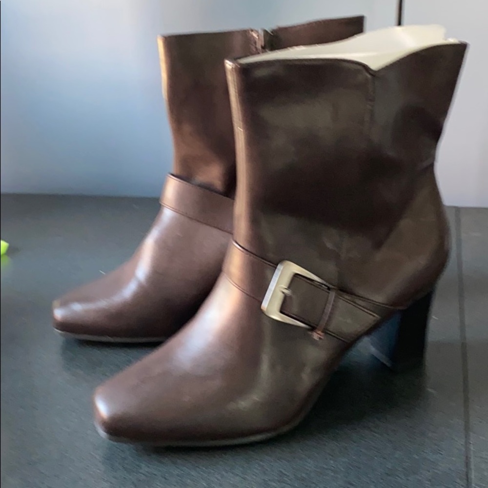 NWT Brown leather look ankle boots